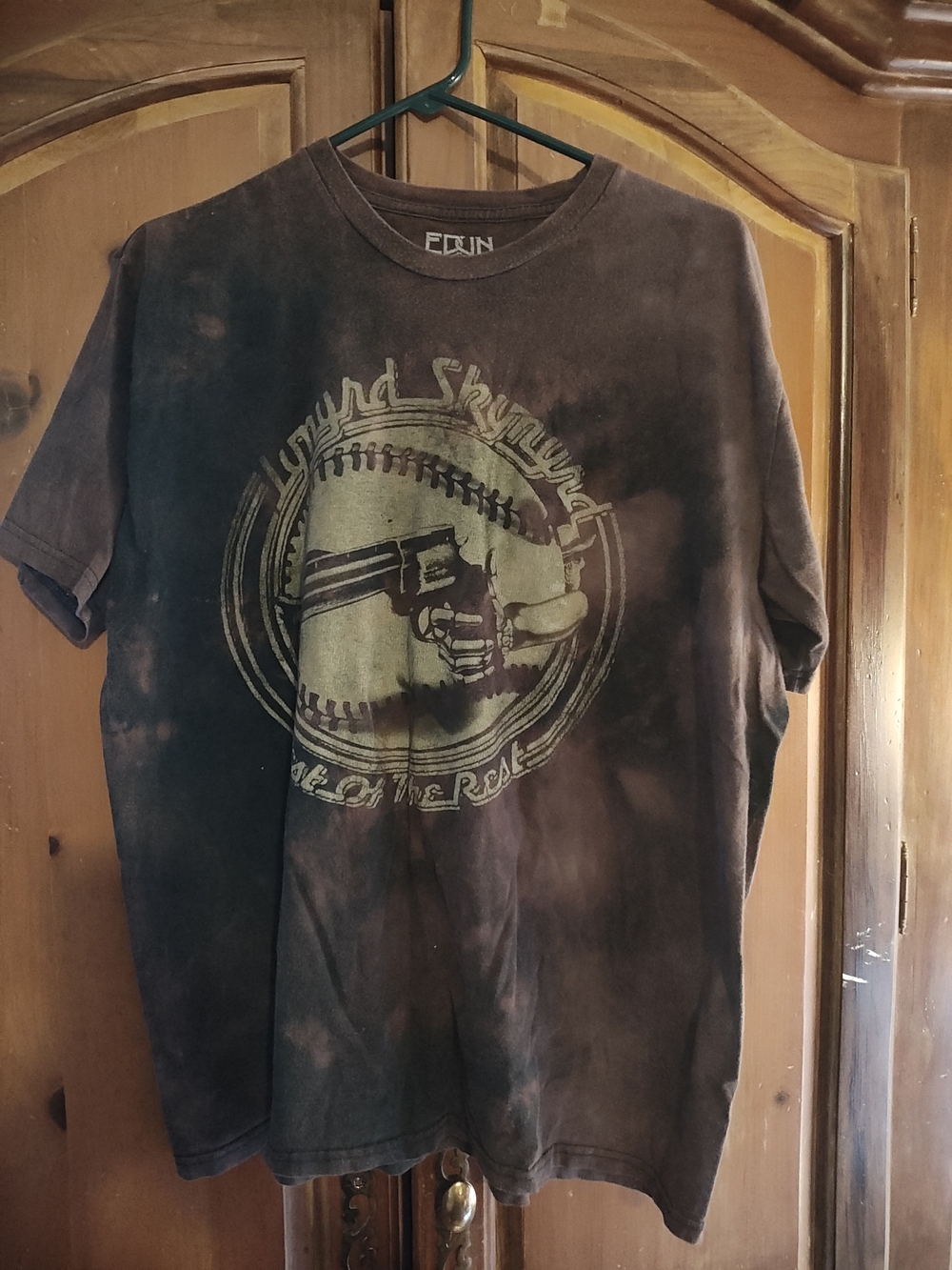Vintage Lynyrd Skynyrd Graphic Baseball and Gun Short Sleeve Tee